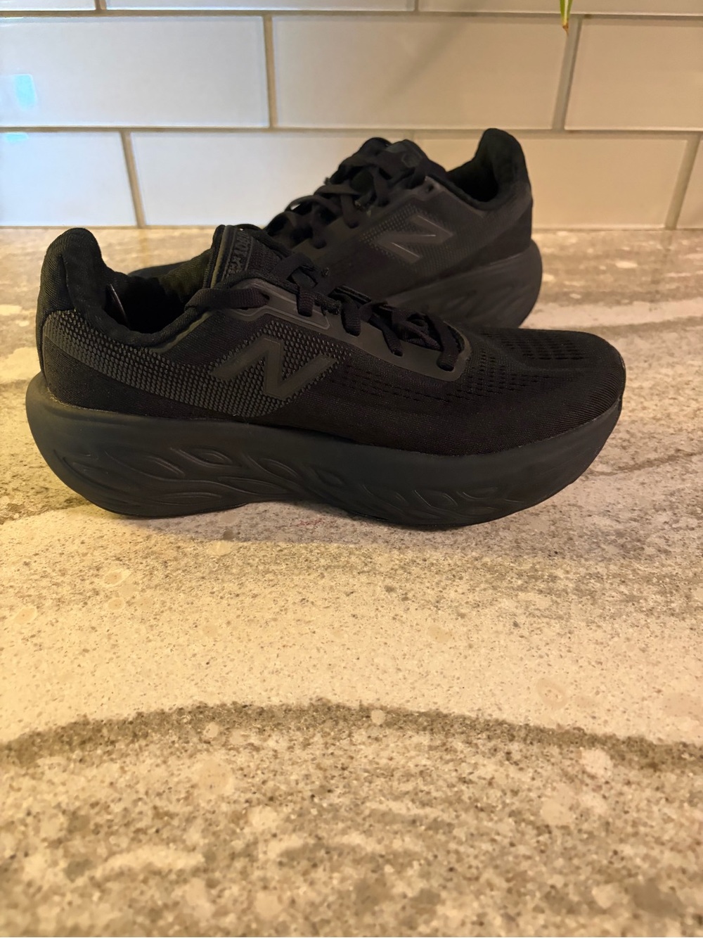 New Balance women’s 1080 v14 Black Cushioned Athletic Sneakers NEW